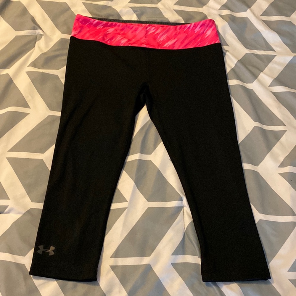Under Amour fitted crop leggings. Women’s size Medium